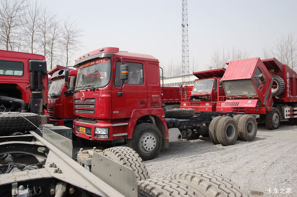 陕汽康明斯 德龙F3000 加强版 345马力 6X4 自卸车底盘(SX3256DR434)(12挡)