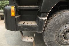 红岩 杰狮重卡 340马力 6X4 5.8米自卸车(CQ3254HTC384L)