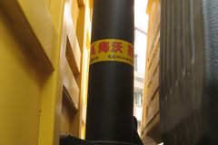 红岩 杰狮重卡 340马力 6X4 5.8米自卸车(CQ3254HTC384L)