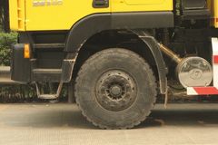 红岩 杰狮重卡 340马力 6X4 5.8米自卸车(CQ3254HTC384L)