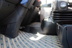 依维柯 Eurocargo系列重卡 251马力 单排载货车底盘(ML120E25)