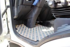 依维柯 Eurocargo系列重卡 251马力 单排载货车底盘(ML120E25)