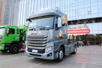 江淮 格尔发K7重卡 460马力 4X2 AMT自动挡牵引车(HFC4182P13K7A38S8V)