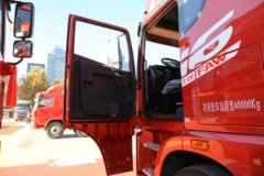 青岛解放 JH6重卡 500马力 6X4牵引车(CA4250P25K2T1E5A)