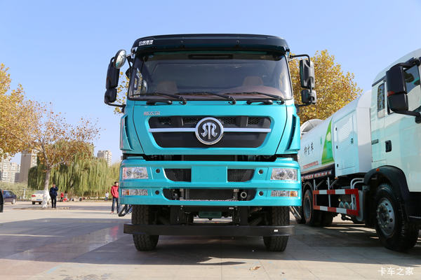 中国重汽 斯太尔D7B重卡 340马力 8X4 5.6米自卸车(ZZ3313N2561E1N)