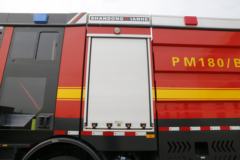 奔驰 新Arocs重卡 580马力 8X4消防车专用底盘(型号4158)