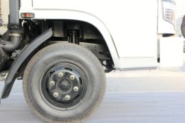 风顺&nbsp;垃圾运输车底盘图片