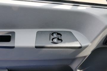 �Ĵ��ִ� ��Խ 140���� 4X2 3.9����ж��(CNJ3040ZPB33V)ͼƬ