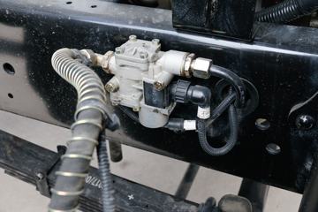 �Ĵ��ִ� ��Խ 140���� 4X2 3.9����ж��(CNJ3040ZPB33V)ͼƬ