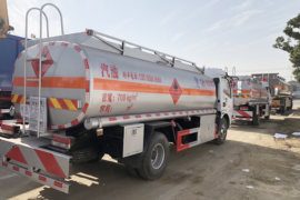 东风多利卡底盘&nbsp;油罐车外观图片