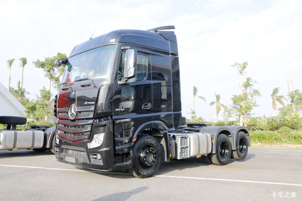奔驰 新Actros重卡 480马力 6X2R公路牵引车(型号2648)