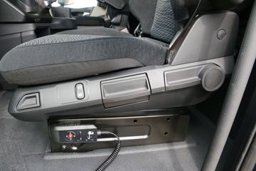 奔驰新Actros&nbsp;牵引车驾驶室                                               图片