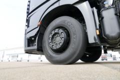 奔驰 新Actros重卡 420马力 6X2R公路牵引车(型号2642)