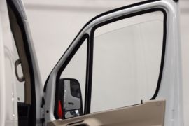 物流车&nbsp;电动封闭厢货驾驶室图片