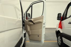 物流车&nbsp;电动封闭厢货驾驶室图片