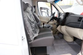 物流车&nbsp;电动封闭厢货驾驶室图片