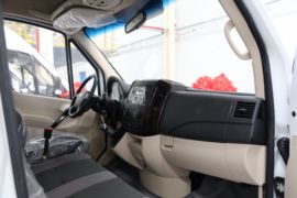 物流车&nbsp;电动封闭厢货驾驶室图片