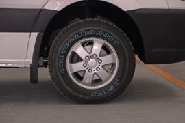 物流车&nbsp;电动封闭厢货底盘图片