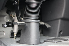 陕汽商用车 轩德X6中卡 240马力 6X2 7.8米栏板载货车底盘(SX1255GP5)