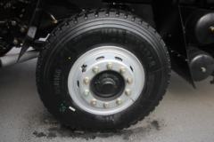 陕汽商用车 轩德X3 375马力 8X4 7.6米LNG自卸车