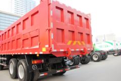 陕汽商用车 轩德X3 375马力 8X4 7.6米LNG自卸车