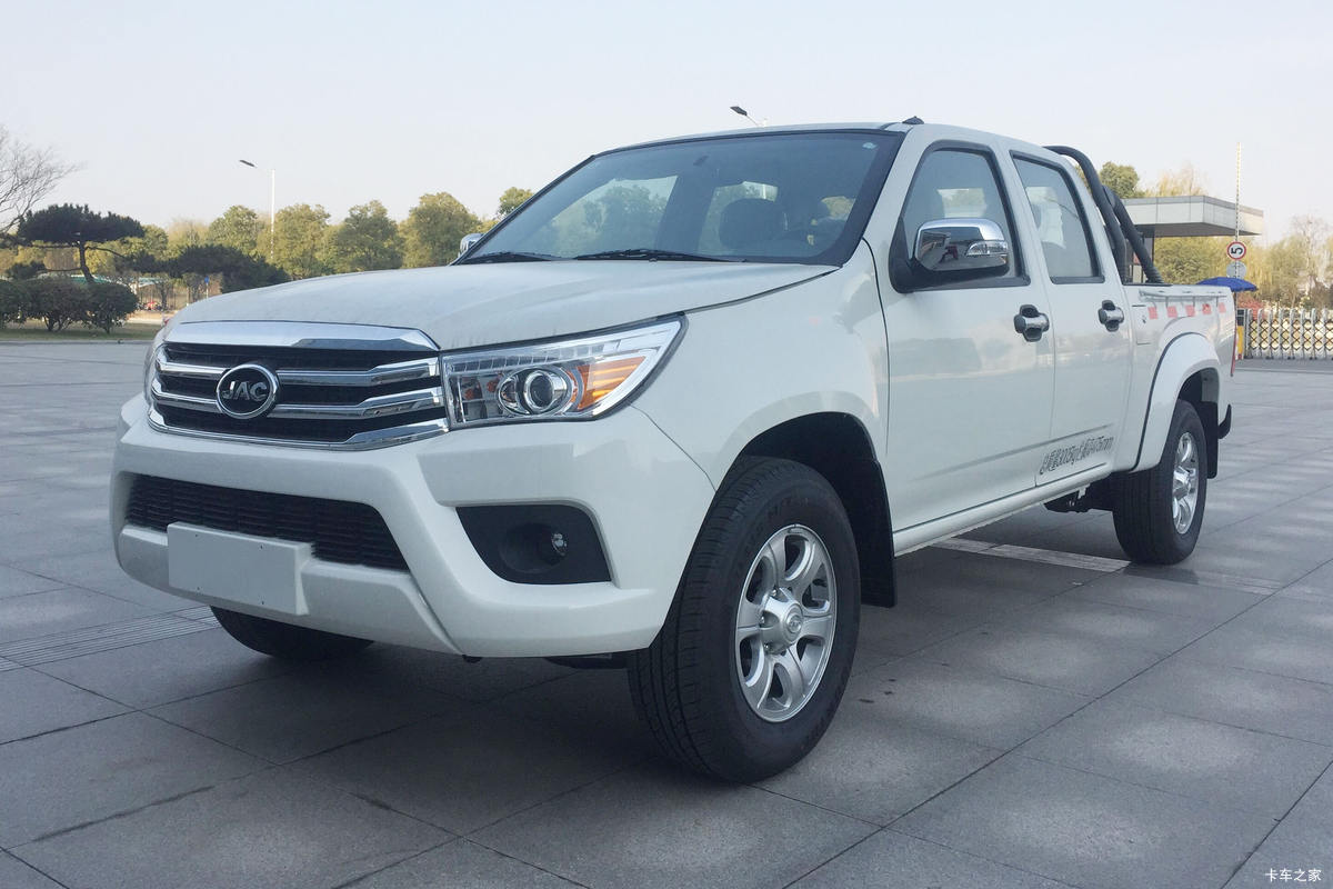 江淮V7 2018款 豪华型 2.0L汽油 147马力 两驱 长轴距双排皮卡