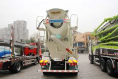一汽解放 J6L 轻量化版 320马力 8X4 7.9方混凝土搅拌车(亚特重工牌)(TZ5310GJBCE8E1)