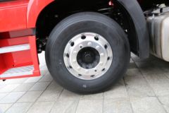 一汽解放 新J6P重卡 绿通版 320马力 8X4 9.65米厢式载货车(CA5320XXYP66K1L7T4E5)