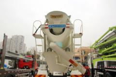 一汽解放 J6L 轻量化版 320马力 8X4 7.9方混凝土搅拌车(亚特重工牌)(TZ5310GJBCE8E1)