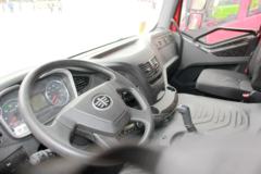 一汽解放 J6P重卡 320马力 8X4 9.6冷藏车(CA5310XLCP66K2L7T4E5)