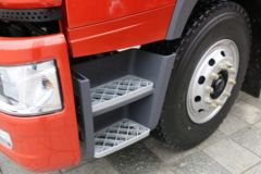 青岛解放 龙VH中卡 南方版 220马力 4X2 6.75米栏板载货车(CA1189PK2L2E5A80)