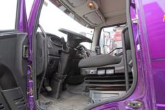 一汽解放 J6L中卡 质慧版 180马力 7.7米厢式载货车(法士特)(CA5180XXYP62K1L5E5)