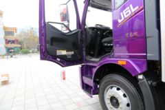 一汽解放 J6L中卡 质慧版 180马力 7.7米厢式载货车(法士特)(CA5180XXYP62K1L5E5)