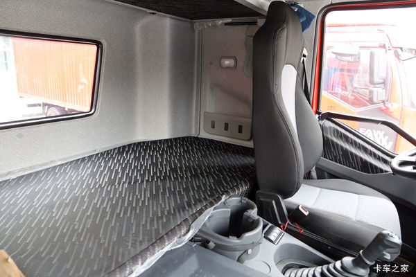 一汽解放 J6P 锡柴 350马力 9.5米 载货车