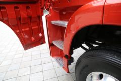 青岛解放 JH6重卡 420马力 8X4 9.5米仓栅式载货车(CA5310CCYP25K2L7T4E5A80)