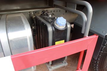 �й����� �ǵ¿�SITRAK G7H�ؿ� ɽ���� 400���� 8X4 ��ж��(ZZ3316V356SE1)ͼƬ