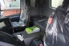 中国重汽 HOWO T6G 绿通版 380马力 8X4 9.5米仓栅式载货车(ZZ5317CCYN466WE1)