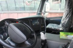 中国重汽 HOWO T6G 绿通版 380马力 8X4 9.5米仓栅式载货车(ZZ5317CCYN466WE1)