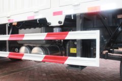 中国重汽 HOWO T6G 绿通版 380马力 8X4 9.5米仓栅式载货车(ZZ5317CCYN466WE1)