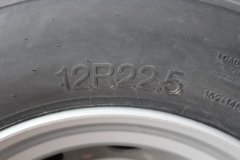 中国重汽 HOWO T6G 绿通版 380马力 8X4 9.5米仓栅式载货车(ZZ5317CCYN466WE1)