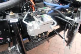 统帅&nbsp;垃圾运输车底盘图片