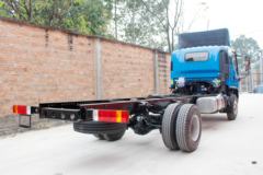 解放 虎VH 大王版 160马力 5.4米排半厢式轻卡底盘(CA5102XXYP40K2L4E5A85-3)