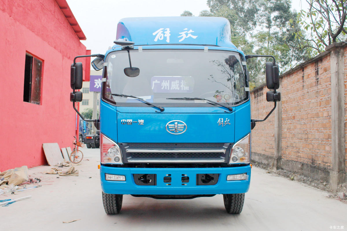 解放 虎VN 110马力 3.3米排半厢式轻卡(全柴)