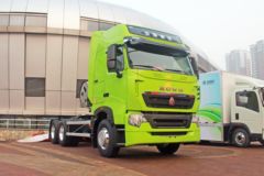 中国重汽 HOWO T7H 重卡 430马力 6X4 LNG牵引车(ZZ4257V384HE1LB)