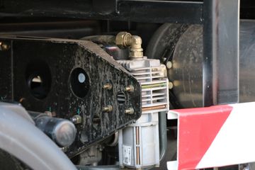 �����ؿ� ����H6000 375���� 8X4 6.5����ж��ͼƬ