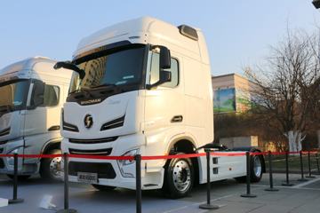陕汽重卡 德龙X6000 450马力 4X2 AMT自动挡牵引车