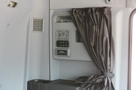奔驰Actros&nbsp;牵引车驾驶室                                               图片