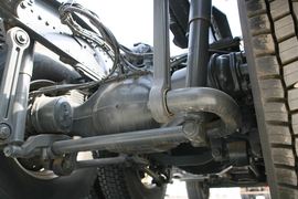 奔驰Actros&nbsp;牵引车底盘                                                图片