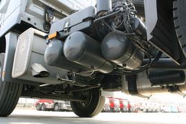 奔驰Actros&nbsp;牵引车底盘                                                图片