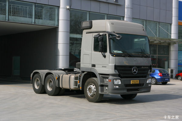 奔驰 Actros重卡 440马力 6X4牵引车(型号3344 S)